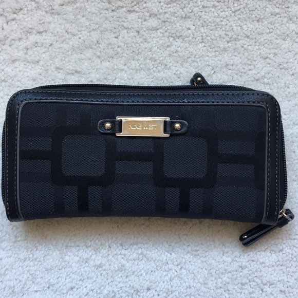 Nine West Wallet - Picture 1 of 3